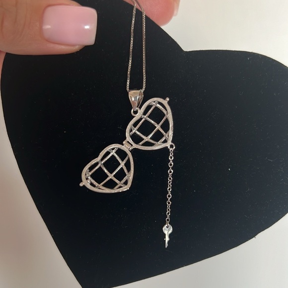 Silver heart pendant - Picture 3 of 3